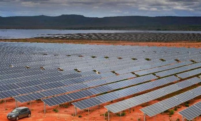 Paneles solares en Pirapora, estado de Minas Gerais, en el sureste de Brasil